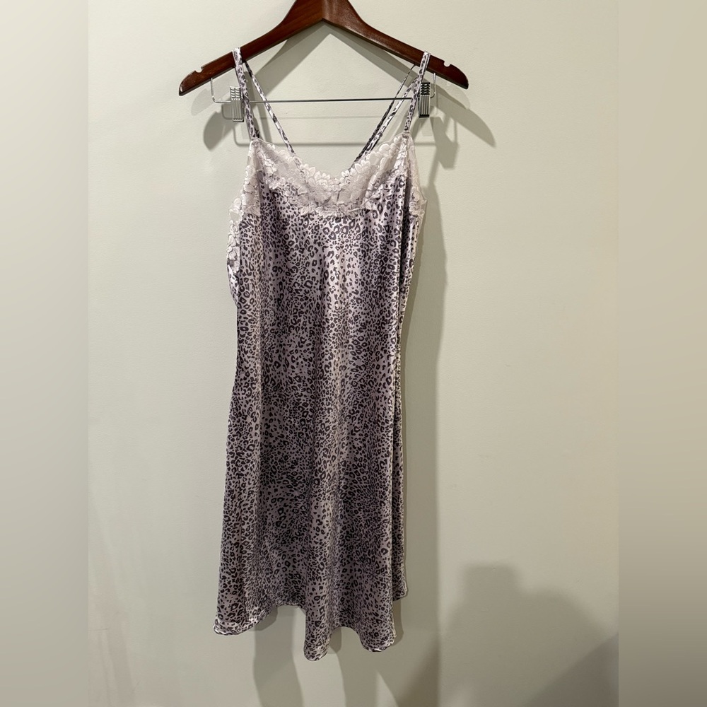 Elegant Leopard Print Chemise with Lace Trim